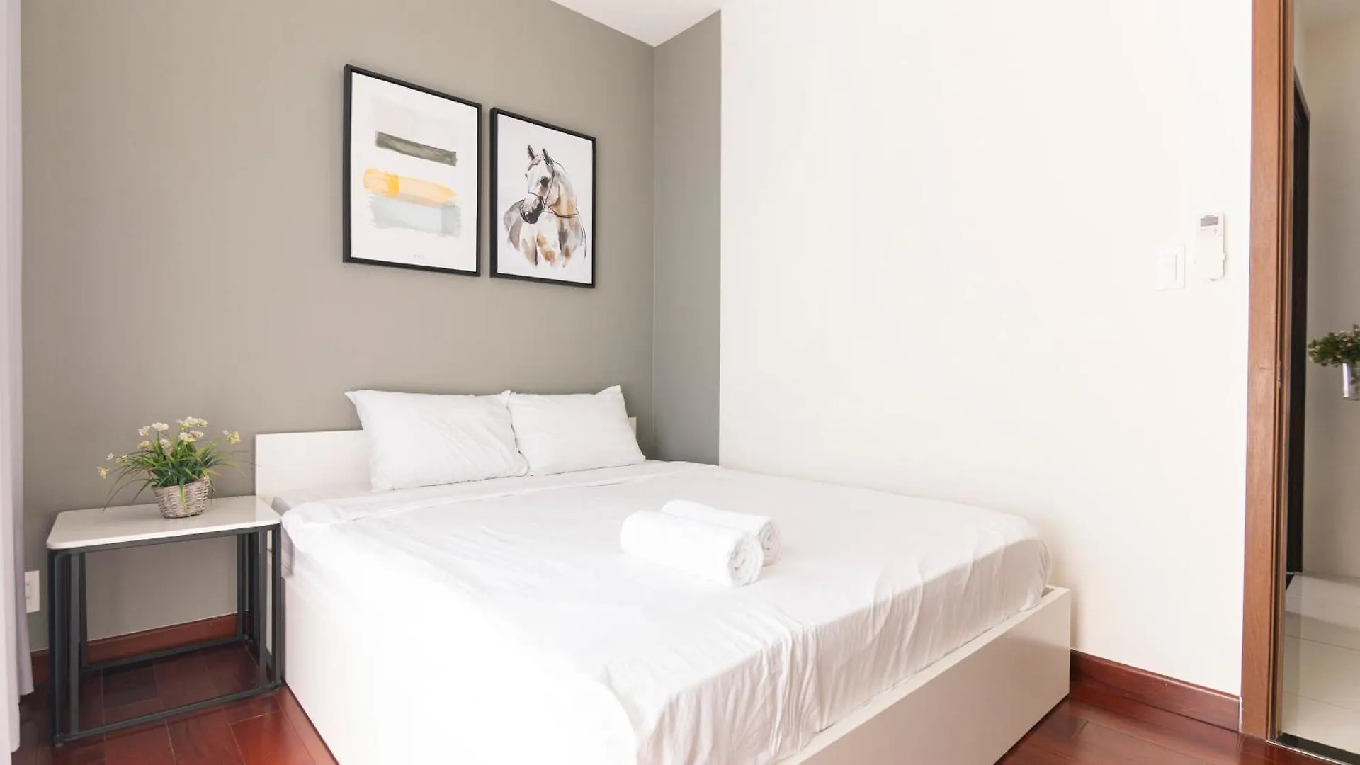 Le Places The Grand Riverside Saigon Apartment 호치민 0*,  베트남